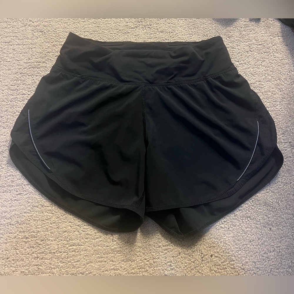 Lulu lemon “Run off route” short size 4